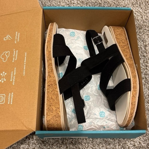 NIB Bzees Bravo Women's Strappy Wedge Sandals in Black Sz 10 - Picture 3 of 12